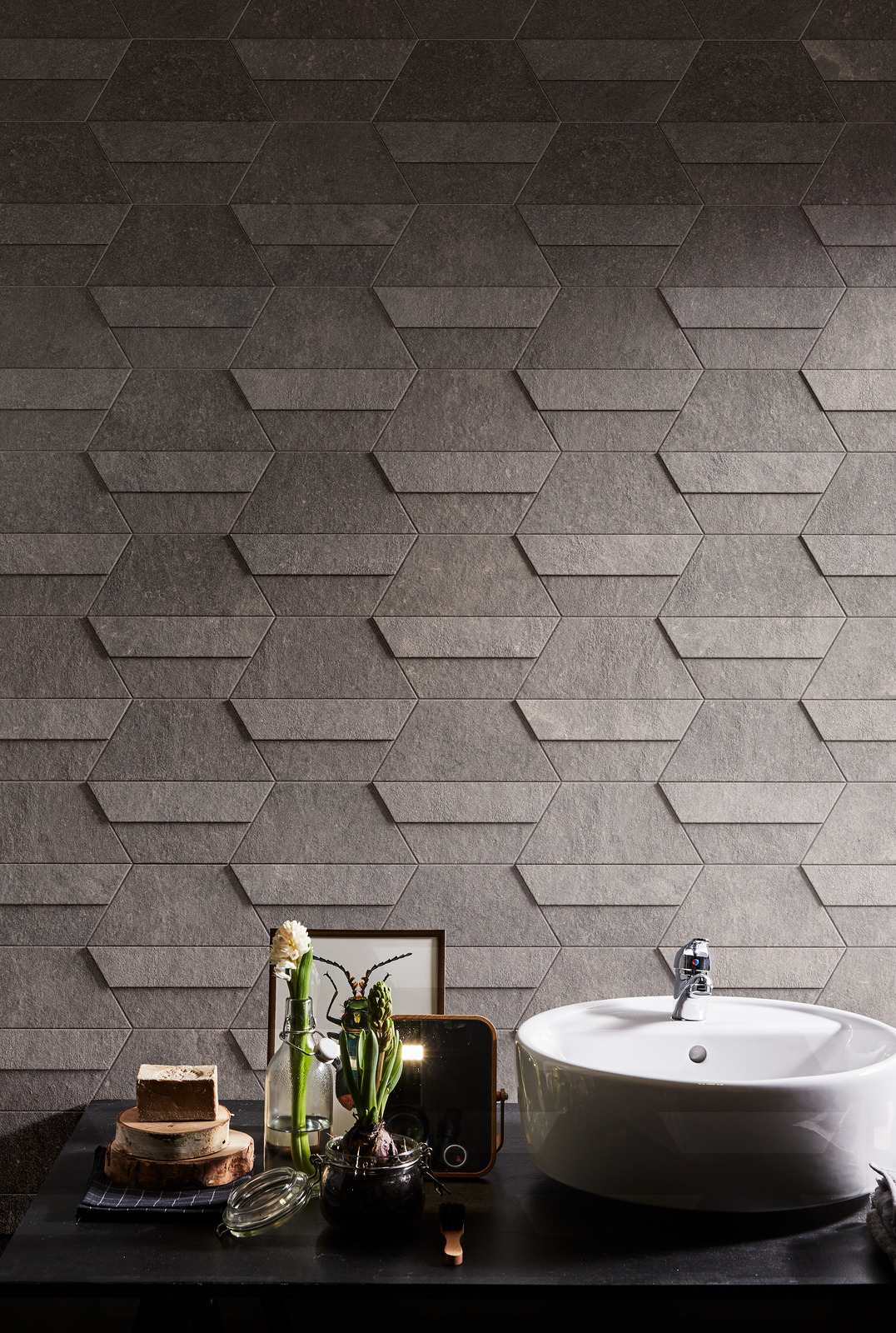 ragno realstone lunar 012.jpg